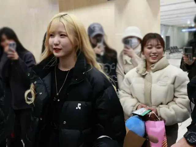 Yabuki NAKO & HONDA HITOMI arriving at Gimpo International Airport on the aftern