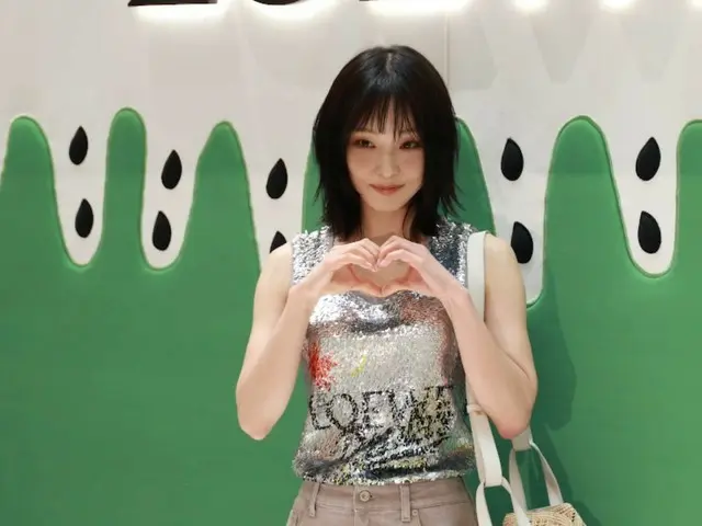 Jeon SoNee attended the LOEWE pop-up store photo call on the 8th afternoon.