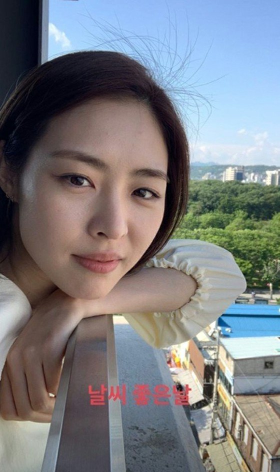 “Marriage Announcement” Actress Lee Yeon Hee updates on Instagram. 6 days to go until I become a bride In June