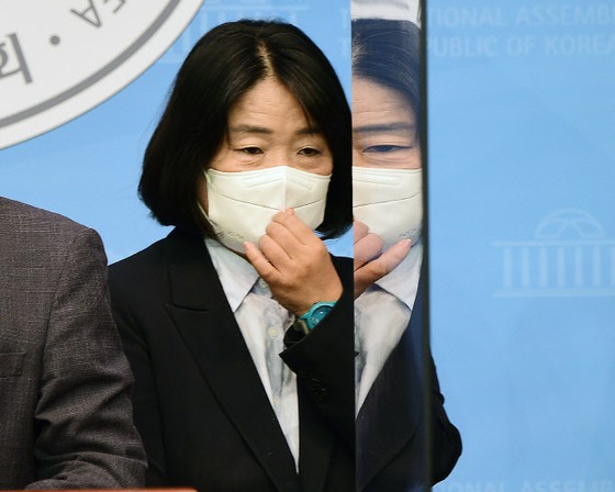 Yoon Mee-hyang "Treatment as a criminal in Japan 'Take off your underwear'" = Korean coverage