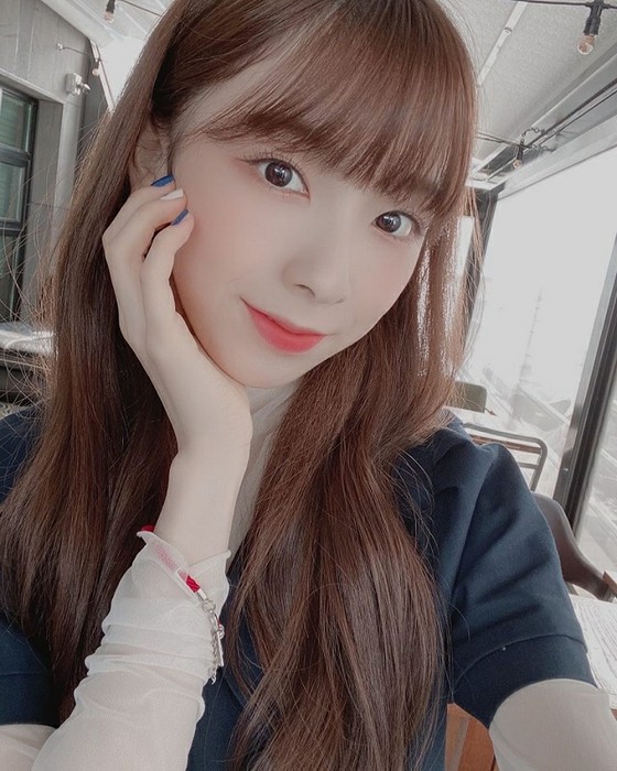"NiziU" Miihi celebrates her 16th birthday today (8/12) with a thank-you message "I will continue to have a bright smile"