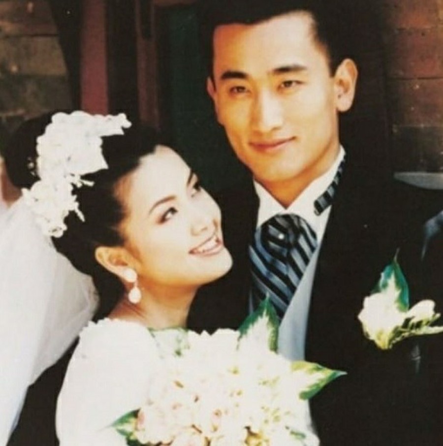 Actor Cha In Pyo reveals photo with wife Shin Ae ra in 27th year