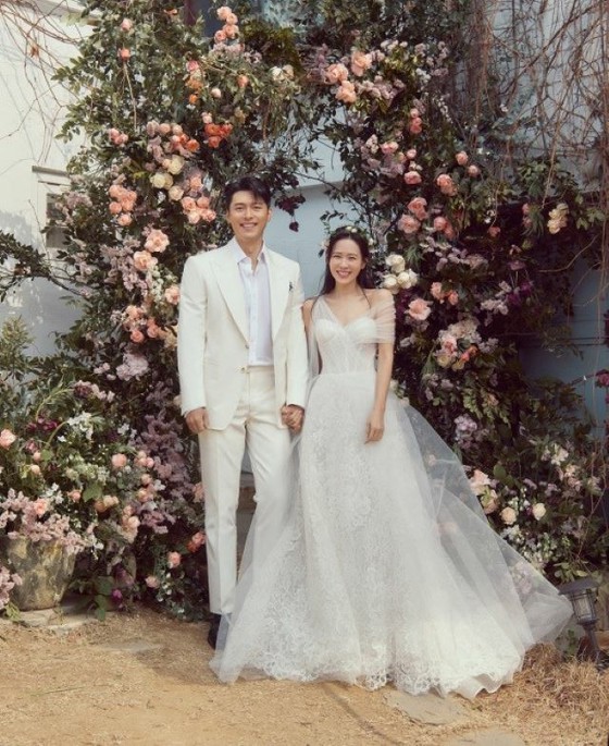 "Crash Landing on You" couple "Actor Hyun Bin & Song Ye-Jin's wedding, Kim Bum Soo's congratulatory song is 'Only You'... A popular song as a TV series OST