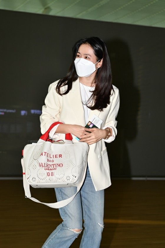 “Honeymoon with husband Hyun Bin” actress Song YEJIN, airport fashion ...