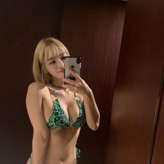 Female comedian  Men Sunji, amazing glamor bikini ... was there such a cute and sexy comedian?