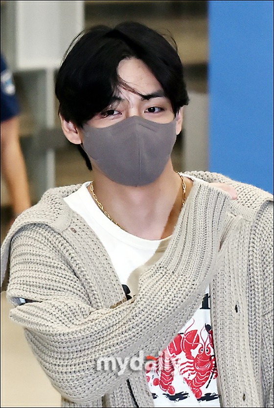 [Photo] "BTS" V Returns To Korea With Visuals That Exceed Limits | WoW ...