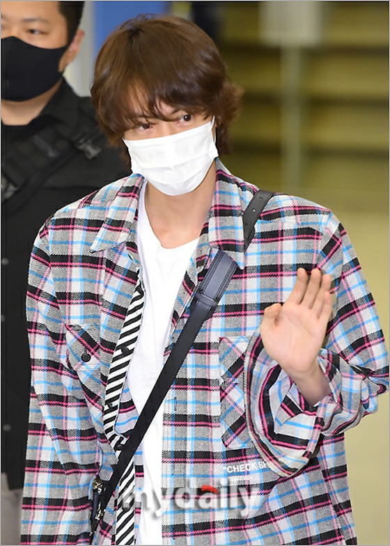 [Photo] "BTS" JIN, "Shining eyes, entering country"