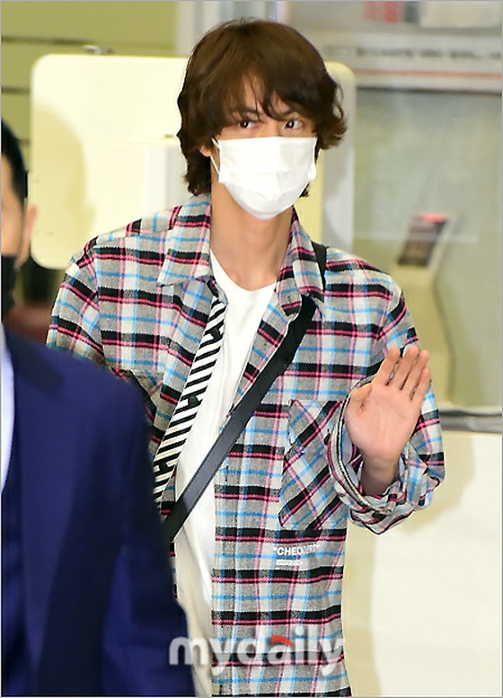 [Photo] "BTS" JIN, "Shining eyes, entering country"