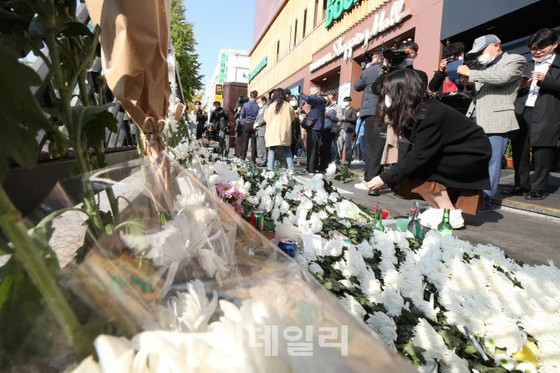 Criticism of disaster notices that were only "encouraged to return home" at a site paralyzed by crowds = Korea