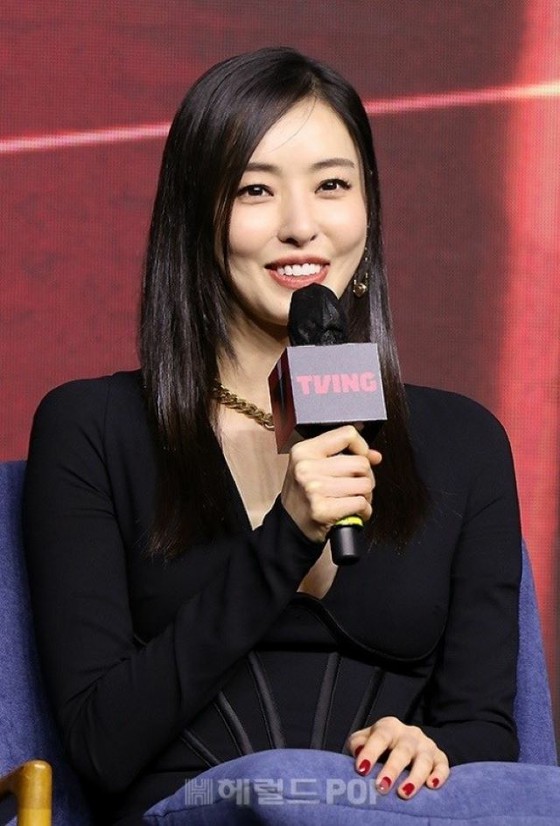 Actress Lee Da Hee, who grabbed Seo Yeji's vacancy, "I was hurt by the comment" because she desperately wanted to appear in the TV series "Island"