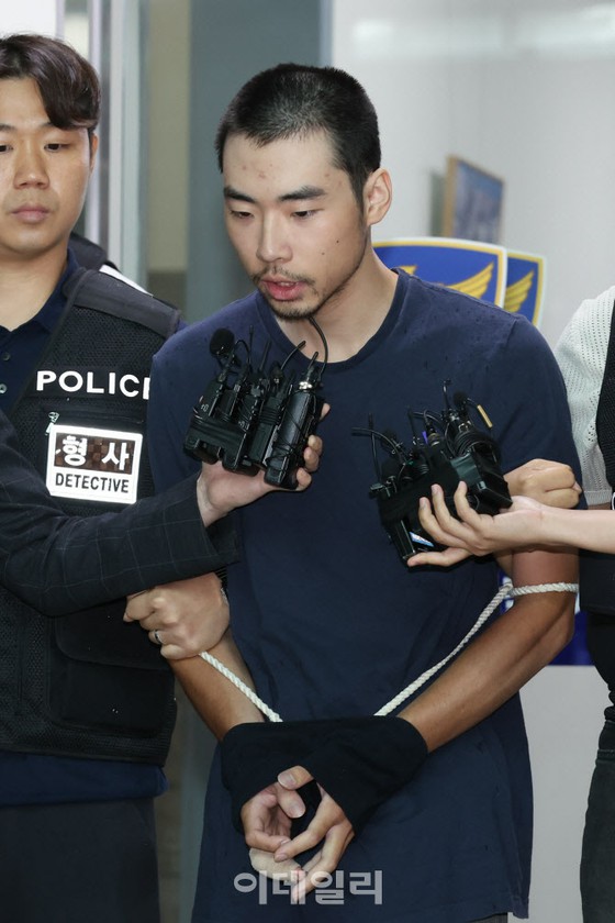 "Writing letter of regret at detention center"... Suspect in of Shohyeon station indiscriminate killing case" = Korea