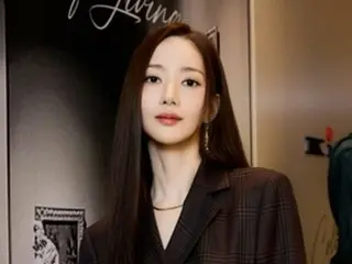 Actress Park Min Young, gorgeous visuals... The urban charm of the "Queen of Hallyu" is on full display