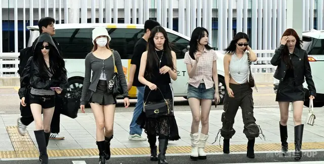 ガールズグループ「BABYMONSTER」が海外スケジュールのため、カナダへ出国している。左からASA、PHARITA、RORA、AHYEON、RUKA、CHIQUITA。