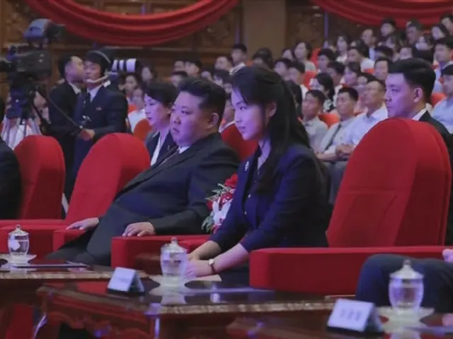 North Korea makes "unprecedented" public appearance shortly after Kim Jong-un's trip to Beijing... Reports say he "crossed the border at 2 a.m."