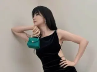 What's going on behind the scenes? Actress Park Ha-Sun in a striking dress