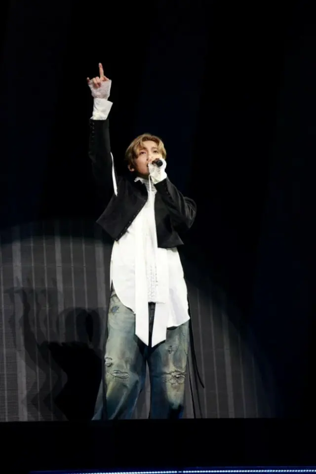 「東方神起」チャンミン、東京で初ソロツアーの砲門…全席完売でパワー全開02