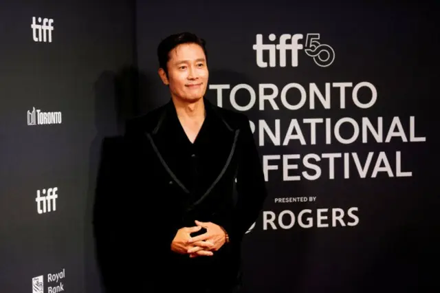 俳優イ・ビョンホン、特別功労賞受賞