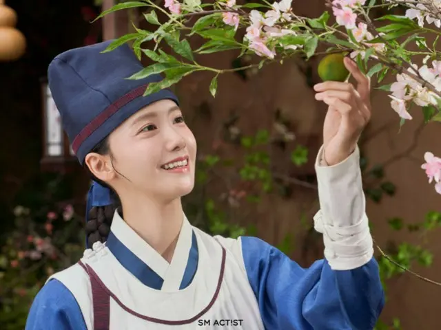 Yoona (Girls' Generation) at the center of the "Tyrant Chef" craze... No. 1 on Hot Topic for three consecutive weeks