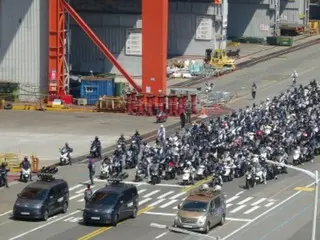 Hyundai Heavy Industries unions go on joint strike, siege high up in the air with cranes... Declares full strike - South Korea