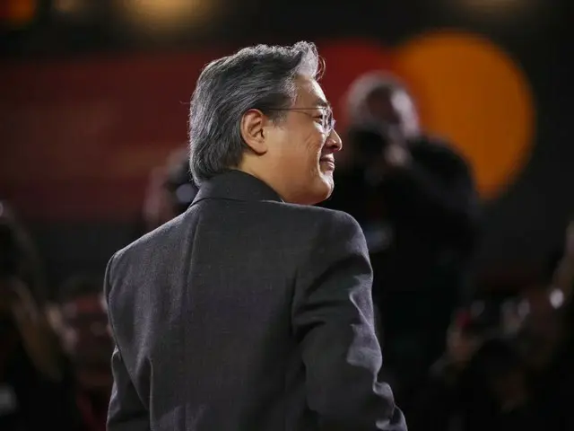 イ・ビョンホン主演映画「仕方ない」、「9分か、23分か」映画祭起立拍手…数字越しの物語