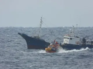 Fishing boat sinks off Busan, missing... Search begins for second day
