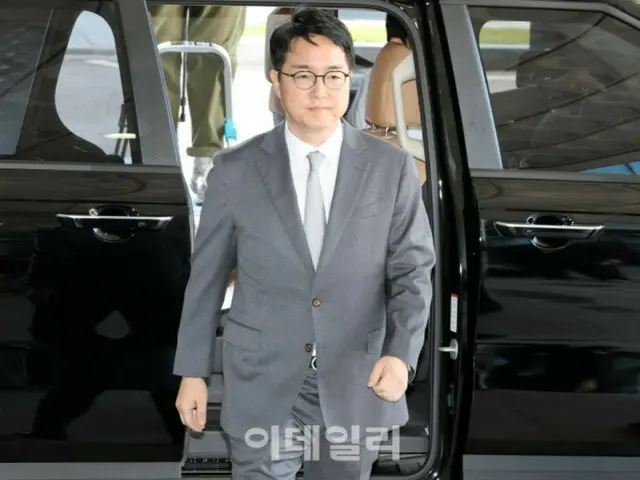 Shim Woo-jung appears before special prosecutor as suspect in case of prosecutor dispatched under strict security