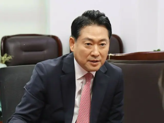 Jang Dong-hyuk, representative of the People's Power, said, "Jeong Cheong-rae considers himself a subordinate of Lee Jae-myung and Kim Oh-jun...Stop this dictatorship" (South Korea)
