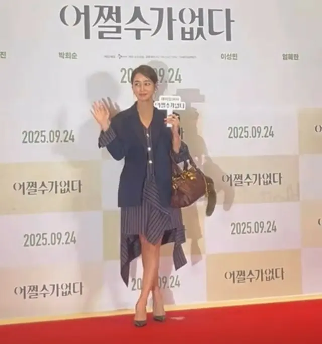 女優イ・ミンジョン、試写会に駆けつける