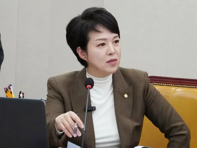 South Korea's largest opposition party says it will start with the presidential office and the ruling party