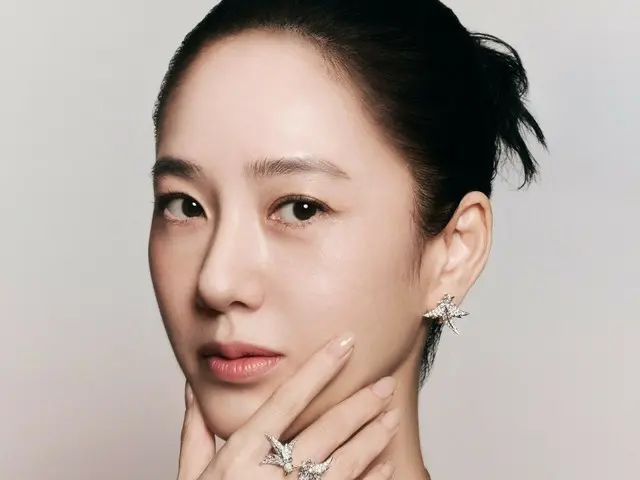 女優パク・チュミ、信じられない童顔の「50代」…ファーストカラーは”優雅さ”