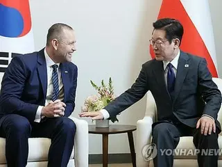 President Lee meets with Polish president to expand cooperation in defense industries, including submarines