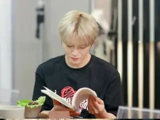 Jaejung cries after seeing his mother's care diary for the first time