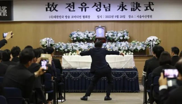 “お笑い界の大御所”故チョン・ユソンさん、最後のステージと後輩らの「送る言葉」