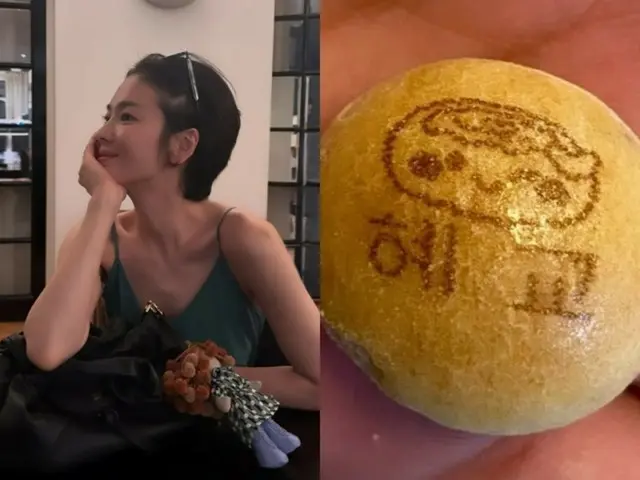 Actress Song Hye Kyo, is the goddess joining the trend? ...She smiles at the sweets engraved with her name.