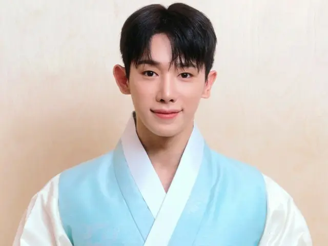 WONHO (WONHO) in Hanbok gives mid-autumn celebration greeting, "Have a prosperous mid-autumn celebration"