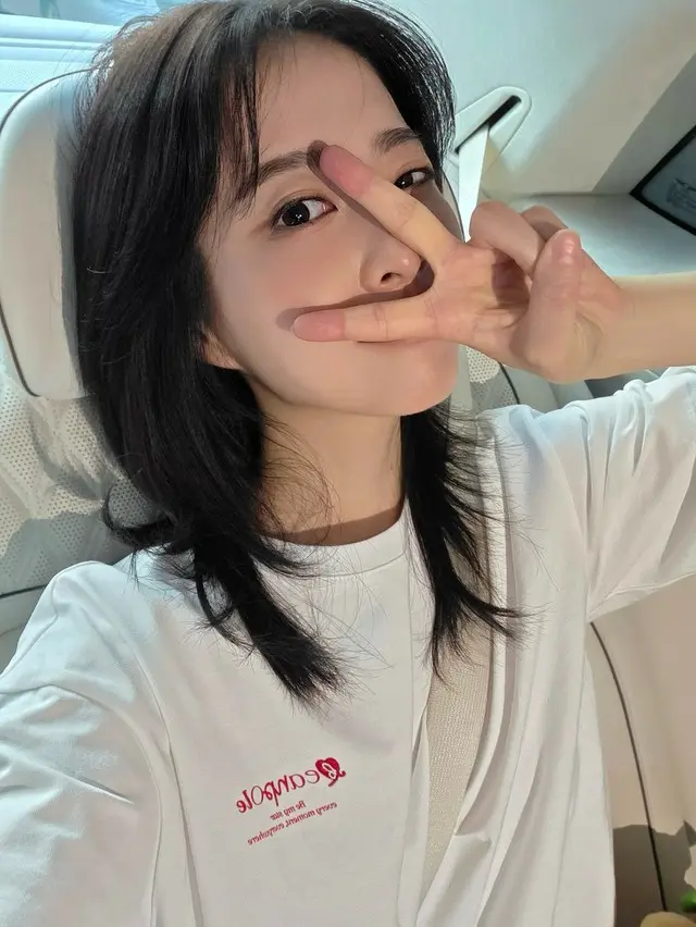 女優パク・ボヨン、白いTシャツを着ただけで「こんなにきれいだなんて！」 …さわやかな「夏」の日常大放出