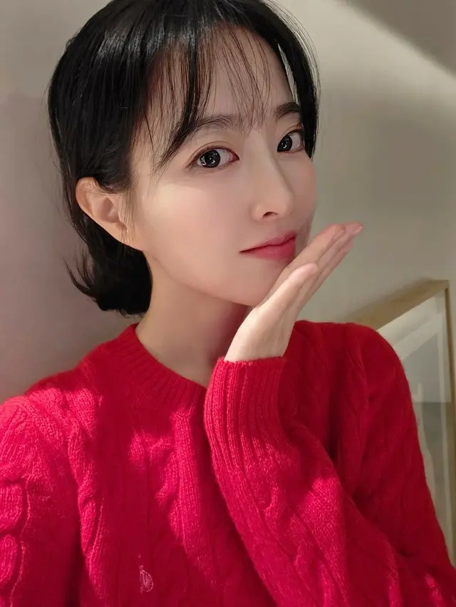 女優パク・ボヨン、白いTシャツを着ただけで「こんなにきれいだなんて！」 …さわやかな「夏」の日常大放出