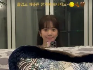 Actress Han JIMIN pops out from behind the sofa... Greeting at the "Lovely Mid-Autumn Celebration"
