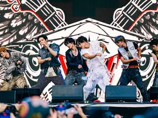"RIIZE" performs at the US "ACL Festival"...perfect live performance with handheld microphones
