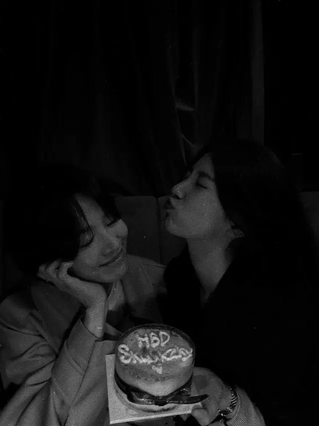 ソン・ヘギョ＆スジ、モノクロをでも輝く美しさ