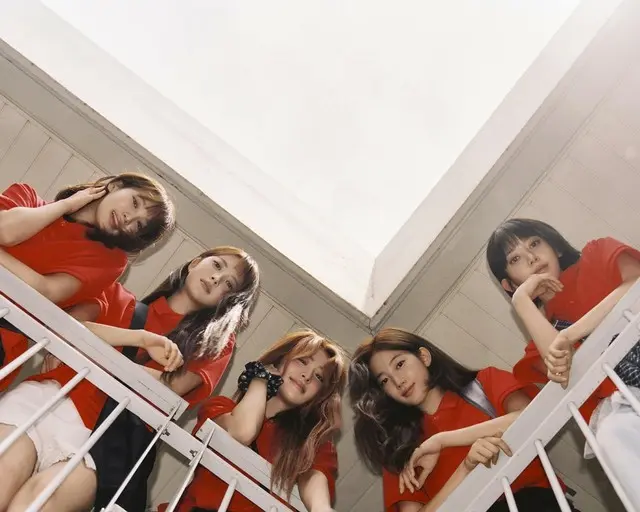 “SPAGHETTI”の配達員になった「LE SSERAFIM」…青春映画のようなコンセプトフォト＆映像公開01