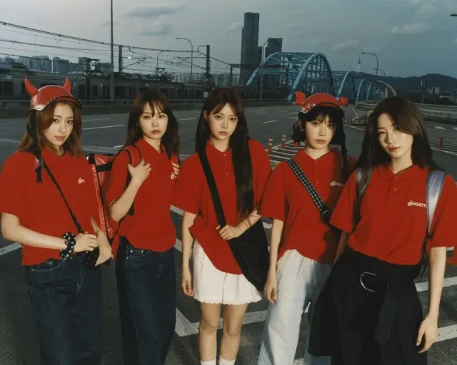 “SPAGHETTI”の配達員になった「LE SSERAFIM」…青春映画のようなコンセプトフォト＆映像公開02