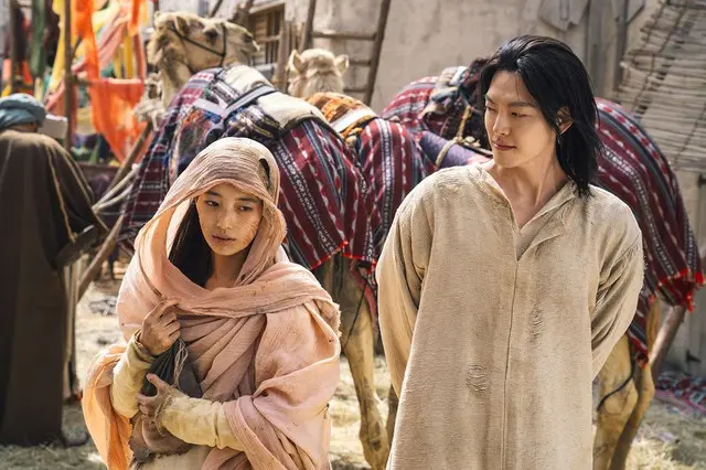 スジ（Miss A）＆キム・ウビン、話題性総なめに未公開スチール大放出…人気も「魔法のランプにお願い」3