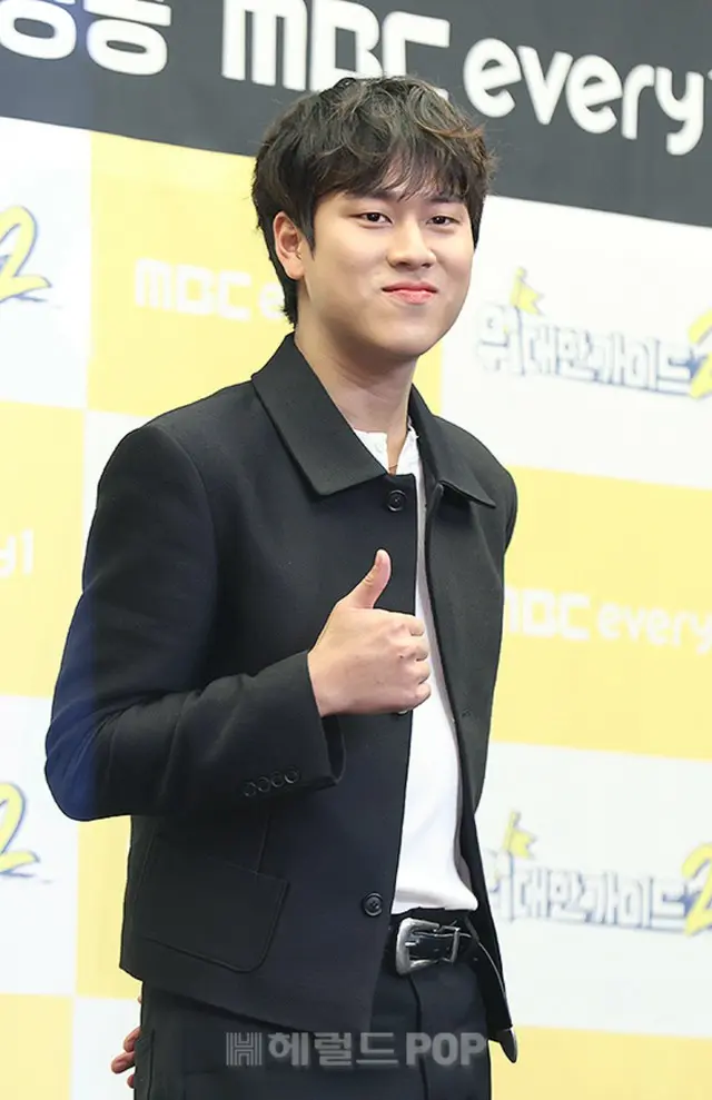 歌手イ・ムジンがKBSボイコットの影響で被害を受けた「NMIXX」ギュジンに謝罪した。