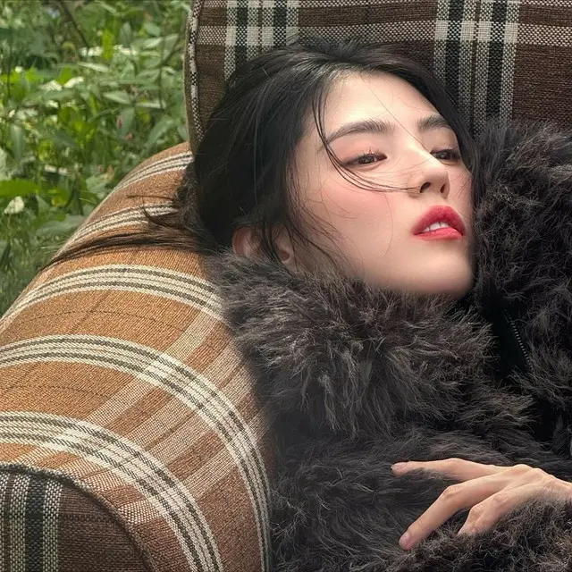 女優ハン・ソヒ、寒くなりより輝くクールビューティー...蠱惑な美に感嘆