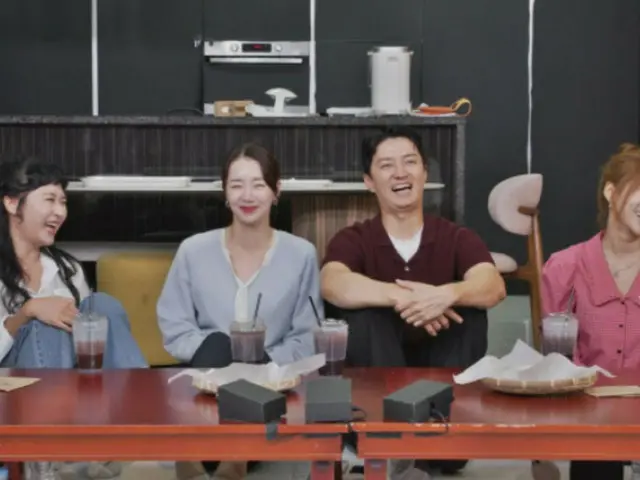 Actress So Yi Hyun and her husband In Gyo Jin had a passionate kissing scene before their relationship... "He came to visit to rehearse" = "Take off your shoes and do it for me"