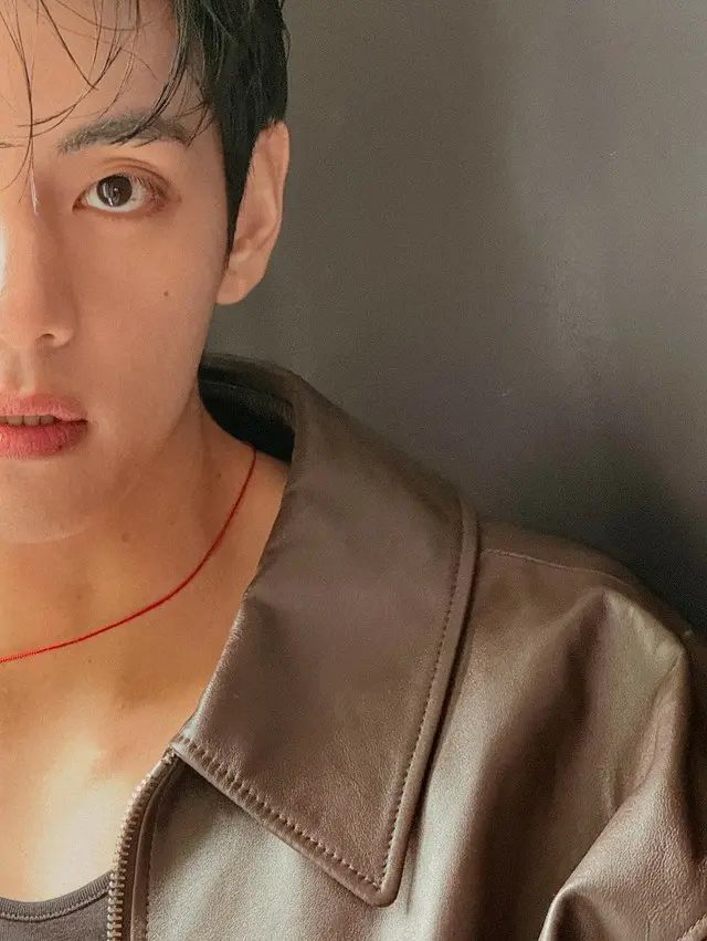 「BTS」V、雰囲気ある秋の男に