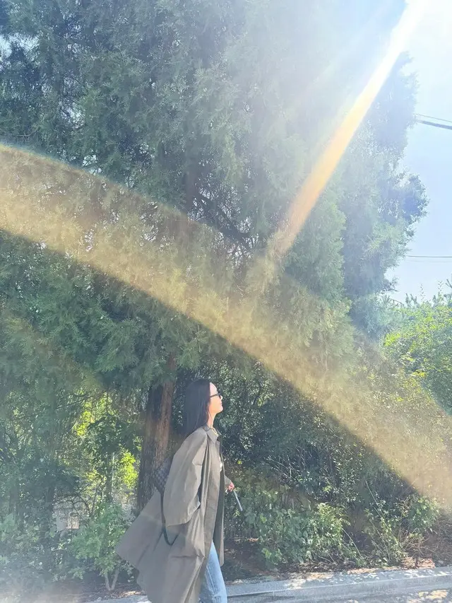 女優チェ・ジウ、路上でグラビアのような日常…まさに秋の女神01