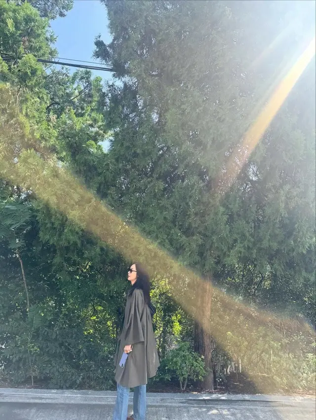 女優チェ・ジウ、路上でグラビアのような日常…まさに秋の女神03