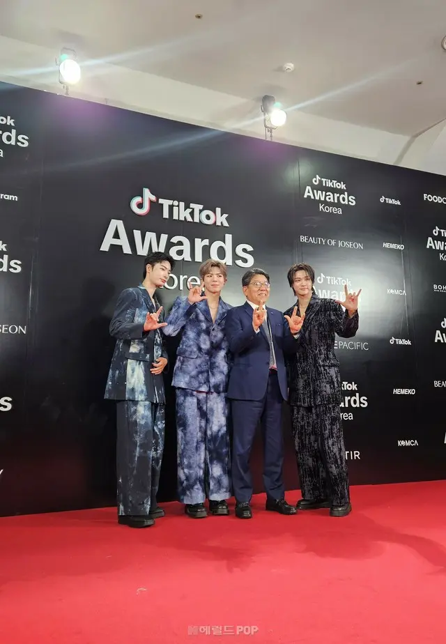 “聴覚障害アイドルグループ”「Big Ocean」、「TikTok AWARDS 2025」ソーシャルインパクトアーティスト賞を受賞...「見て感じる音楽を作る」